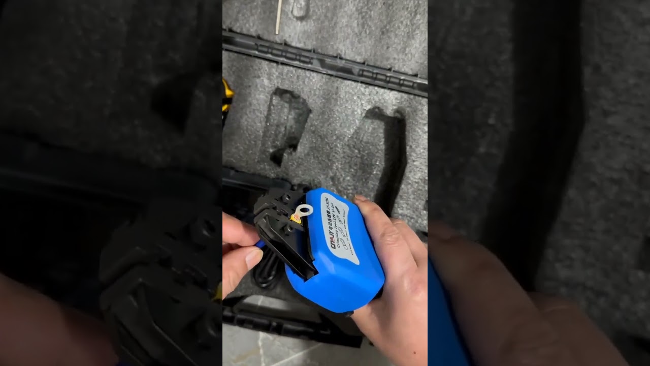 Moe van handmatig krimpen? Ontdek onze draadloze lithiumbatterij draadkrimptang! #fabriek #machine