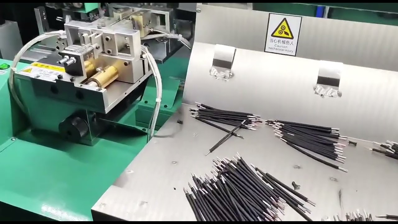Hogesnelheids draadafsnij- en thermische stripmachine voor gevlochten draad - Echte werkvideo