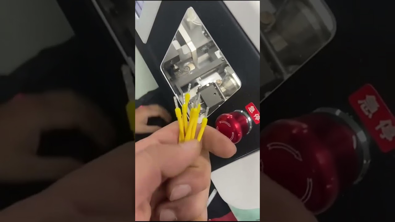 Automatische stripmachine voor geïsoleerde buizen en klemkrimping – efficiënt en snel