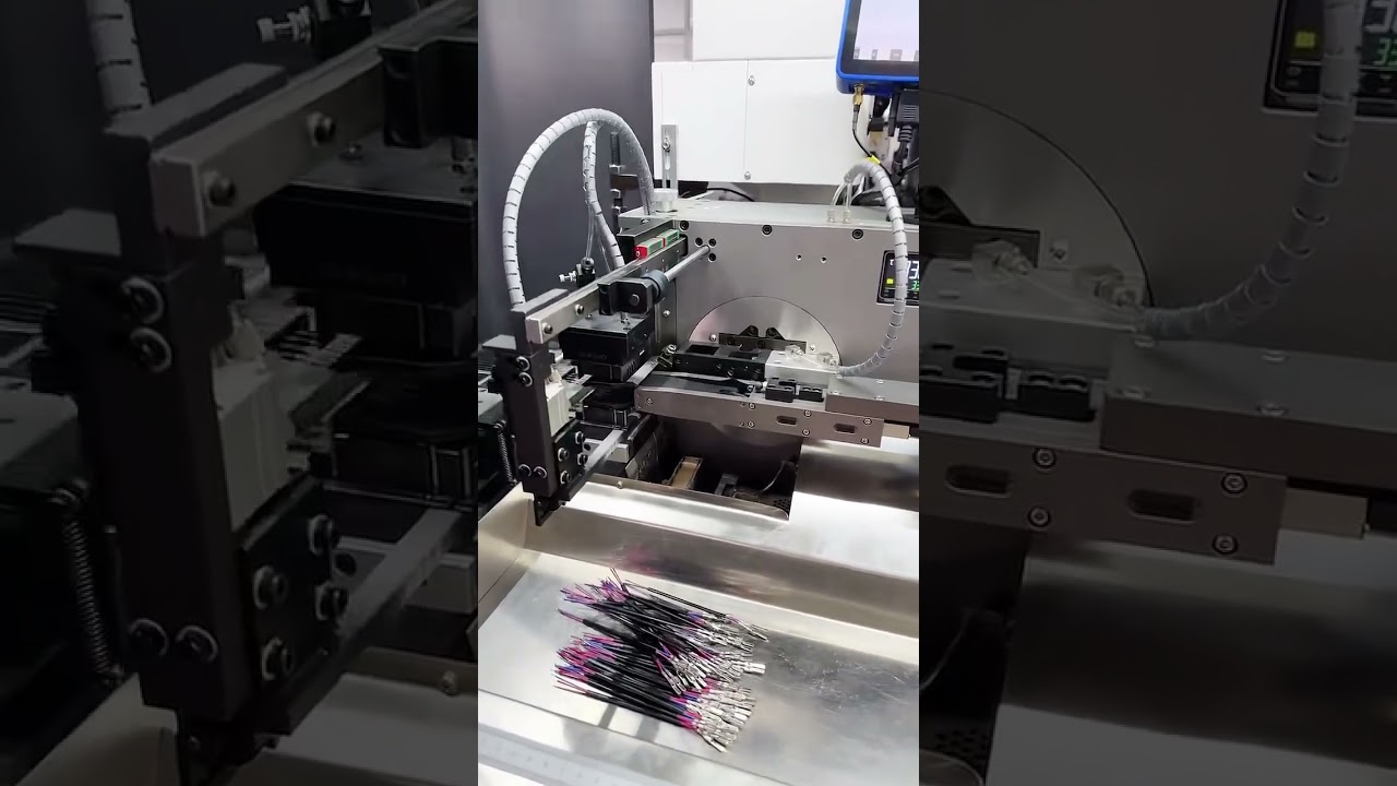 Volledig automatische kabelverwerkingsmachine: snijden, strippen, vertinnen & krimpen #fabriek #productie