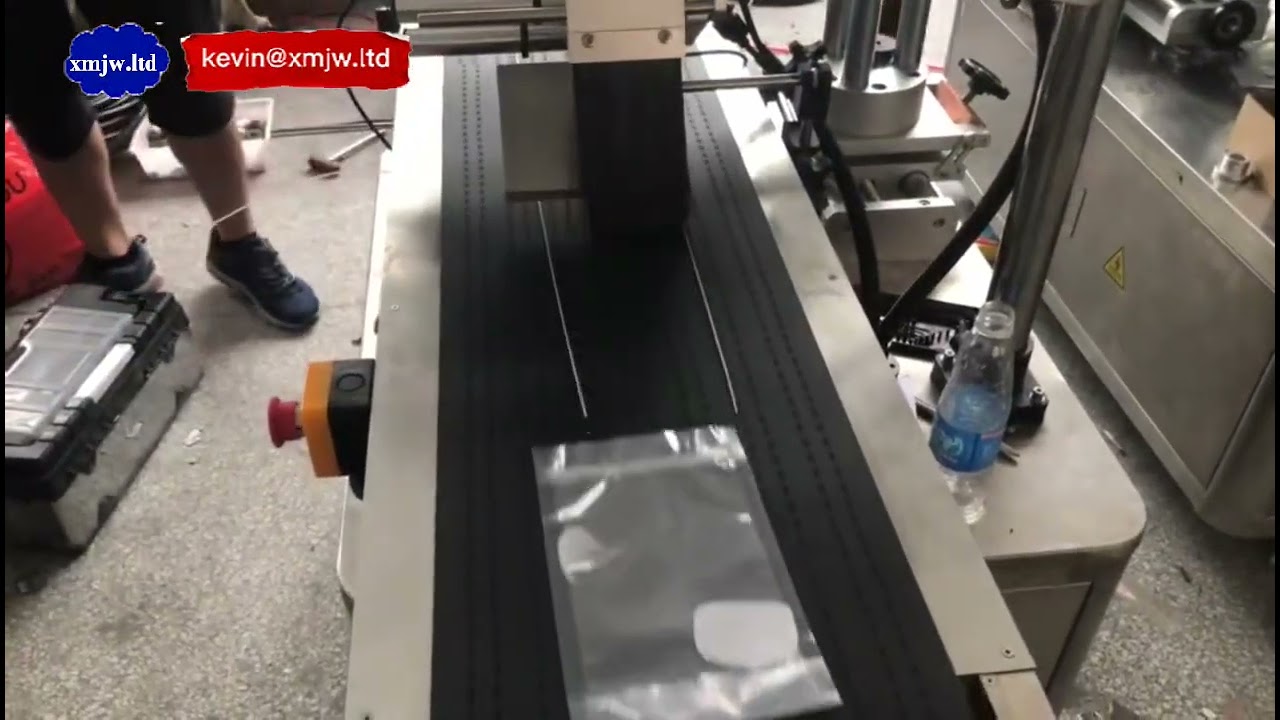 Automatische etiketteermachine voor dikke, platte producten – Hogesnelheidslabeling voor industriële verpakking