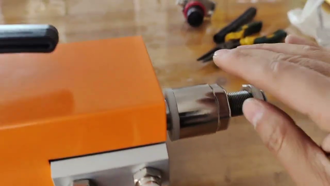 AM Serie Pneumatische Krimpmachine Afstellen - Stapsgewijze Demonstratie