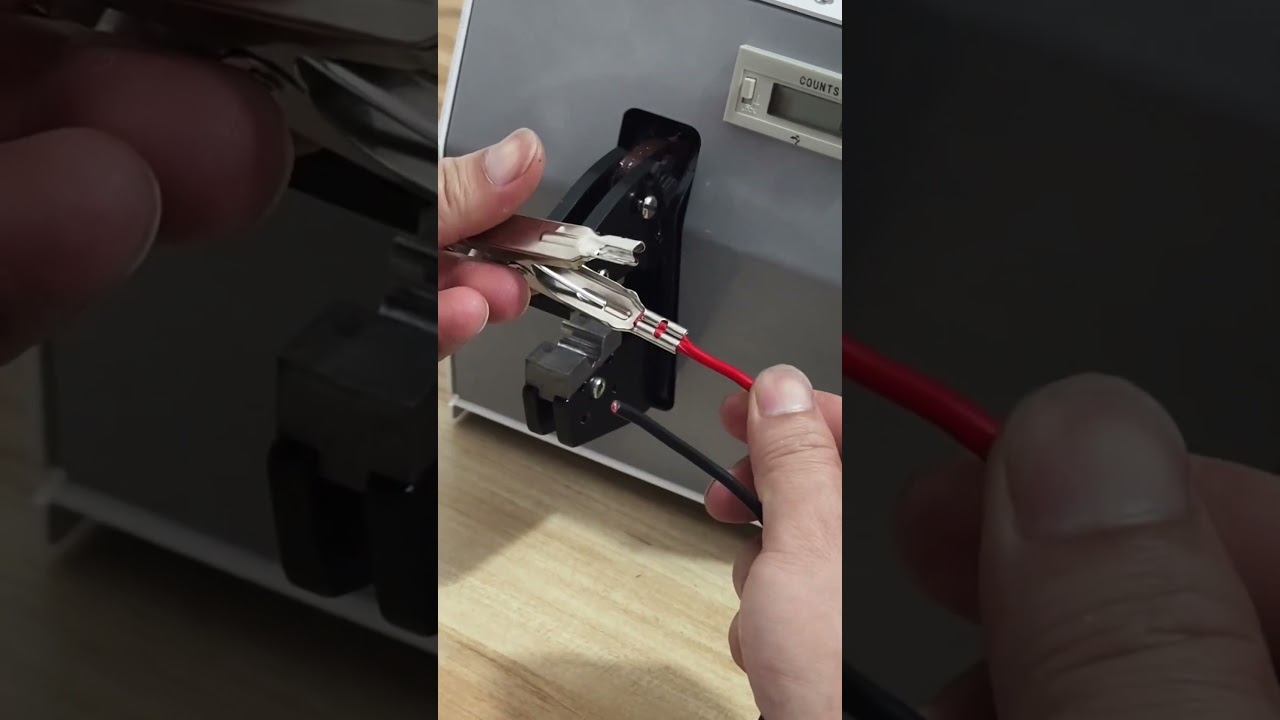 Elektrische krimpmachine voor krokodillenklemmen – De ultieme tool voor productieautomatisering #fabriek #machine