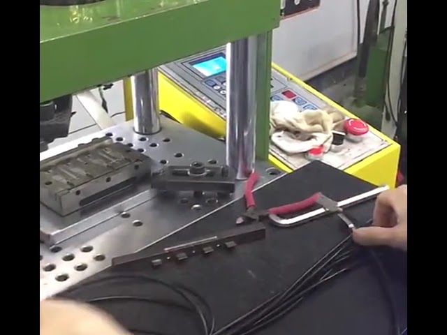 15T Verticale Kunststof Spuitgietmachine | USB Audio Stekker & Kabelkop Vormen