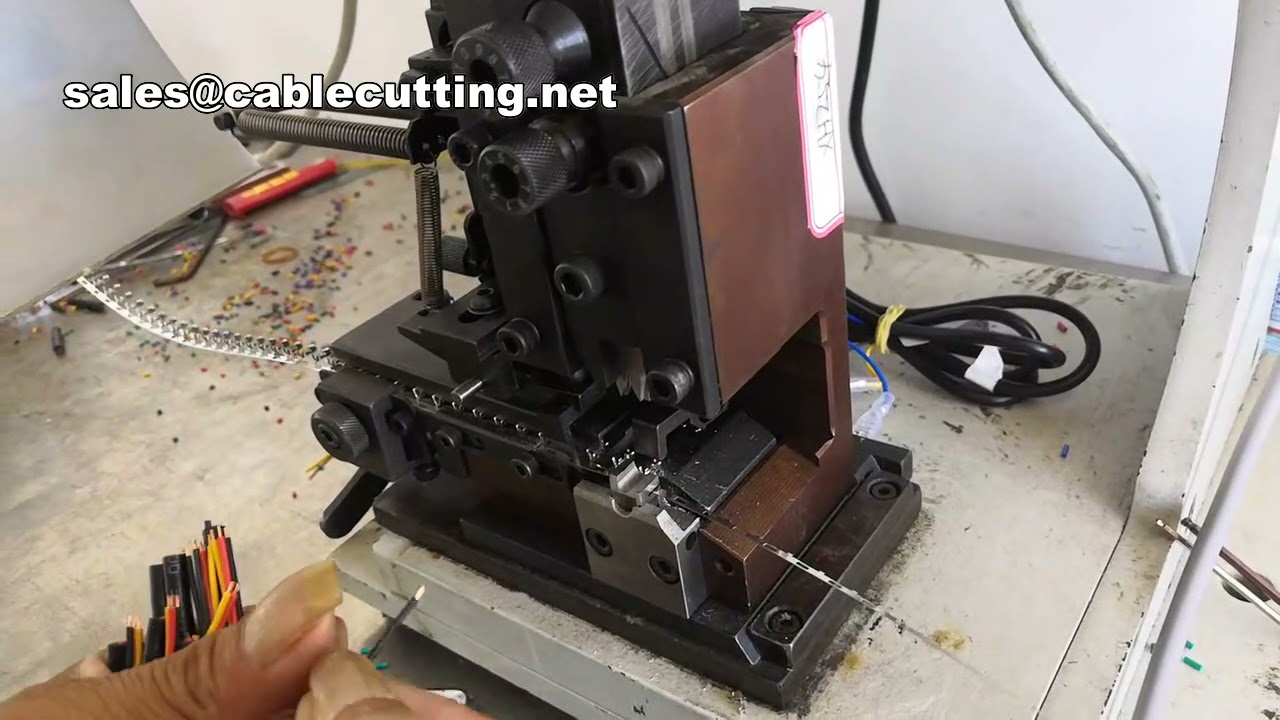 Hoogprecieze klemmenmachine met OTP-messen en draadbuignet | Industriële automatisering