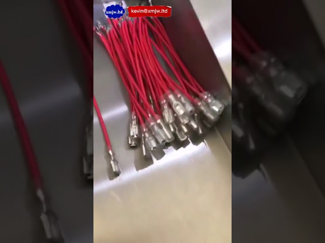 Volautomatische draadverwerkingsmachine: knippen, strippen, crimpen en hulzen steken