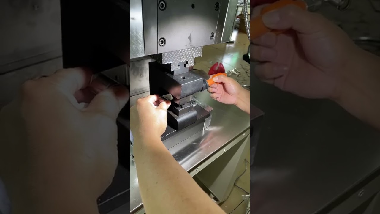 50T Servo Krimpmachine: Matrijsvrije Klinktechnologie voor Grote Vierkante Aansluitingen in Nieuwe Energiekabels