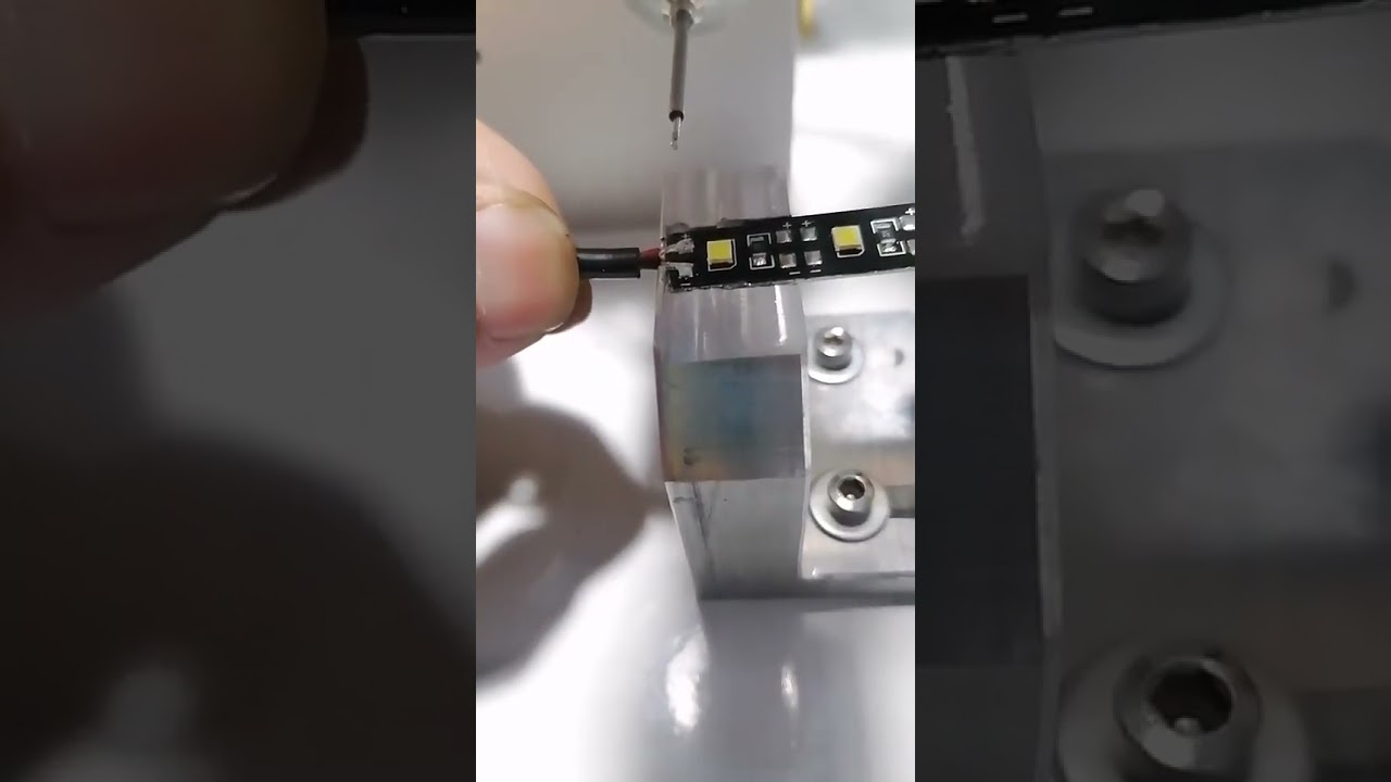 Halfautomatische soldeer- en vertinmachine voor LED-strips | Efficiënte kabelboomverwerking
