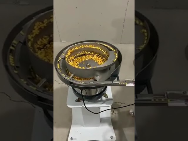 Hogesnelheid automatische krimpmachine voor geïsoleerde koperen kabelschoenen met trilvoeder voor losse terminals