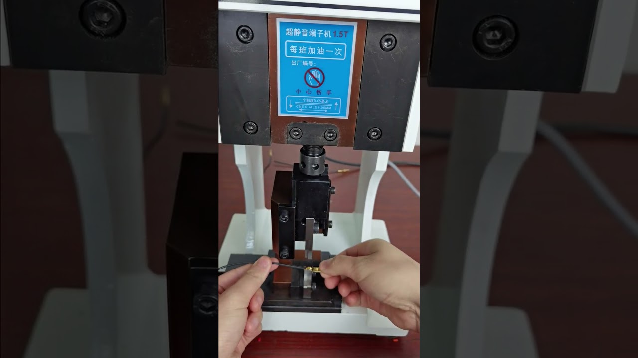 1.5T kabelterminalmachine met enkelvoudige mal – echte werking #fabriek #machine