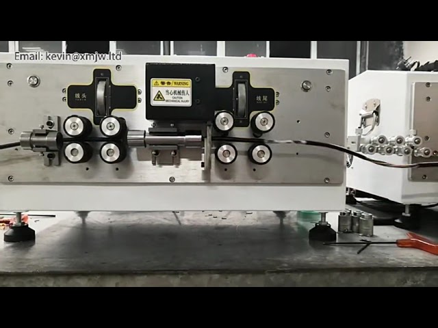Geautomatiseerde 8-wiels computergestuurde draadstripmachine - Automatisch strippen en knippen van kabels 12-15 mm