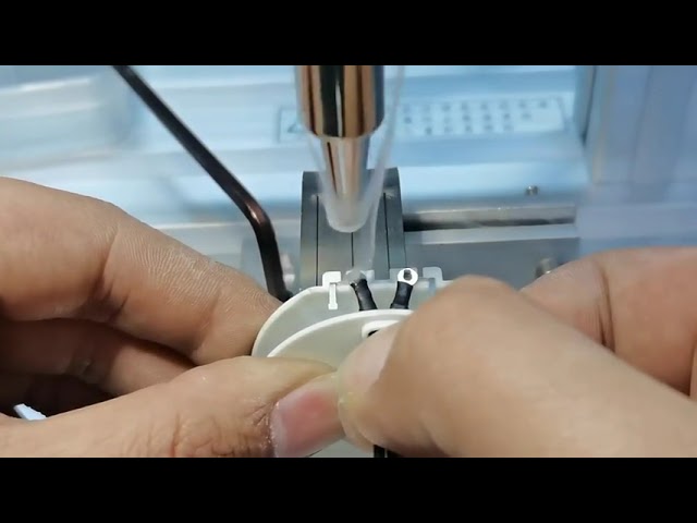 Semi-automatische USB-kabel productiemachine | Nieuwe compacte soldeermachine voor USB-A, Micro-USB & Lightning