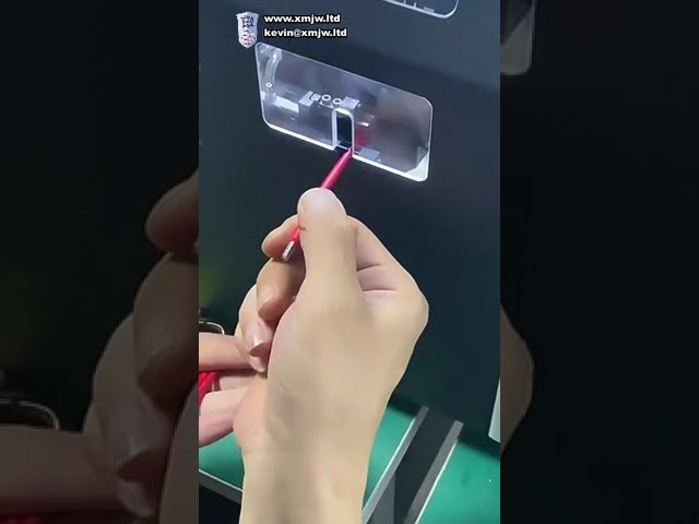 Automatische stripmachine voor geïsoleerde buizen en krimpmachine voor connectoren