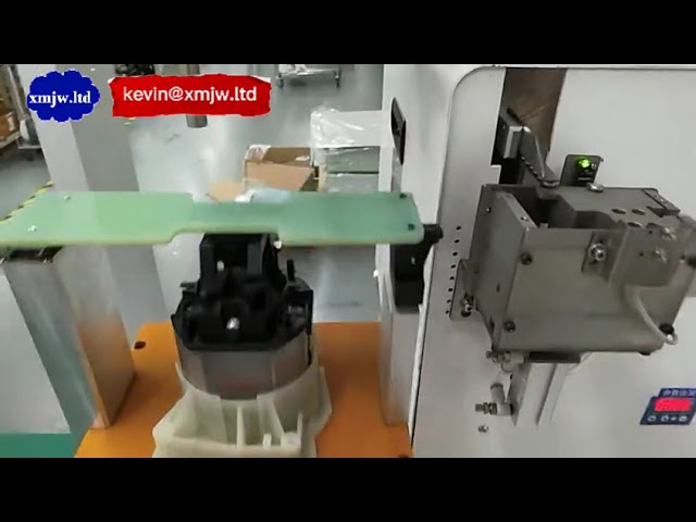Volledig automatische 3-assige robot schroevendraaier met automatische aanvoer en twee werktafels