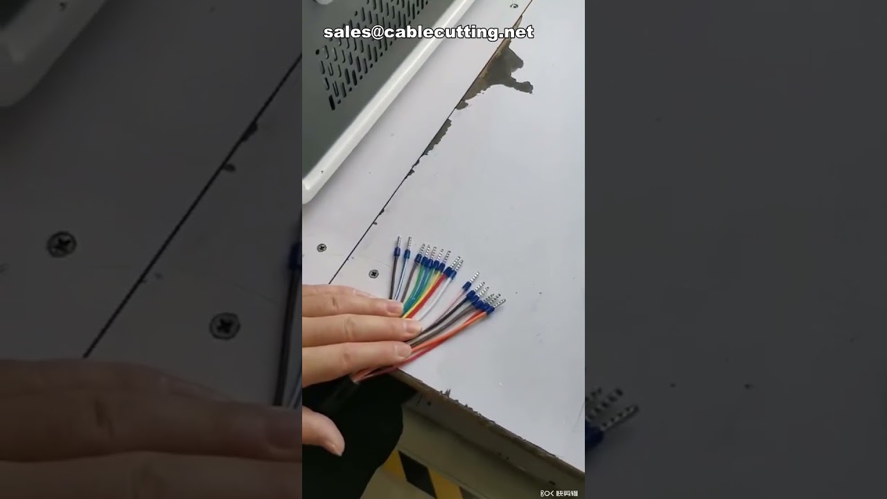 Semi-automatische krimpmachine voor geïsoleerde adereindhulzen en kabelterminals
