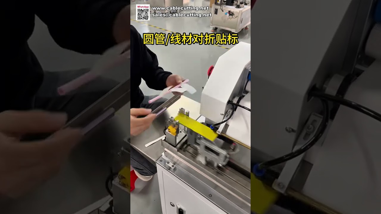 Veelzijdige kleine etiketteermachine voor draden, kabels en ronde buizen – Snelle stickerapplicatie