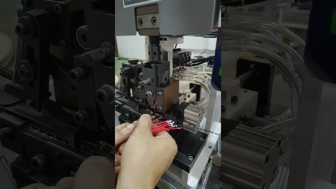 Strippen en krimpen in één machine - ultiem efficiënt hulpmiddel! #fabriek #machine