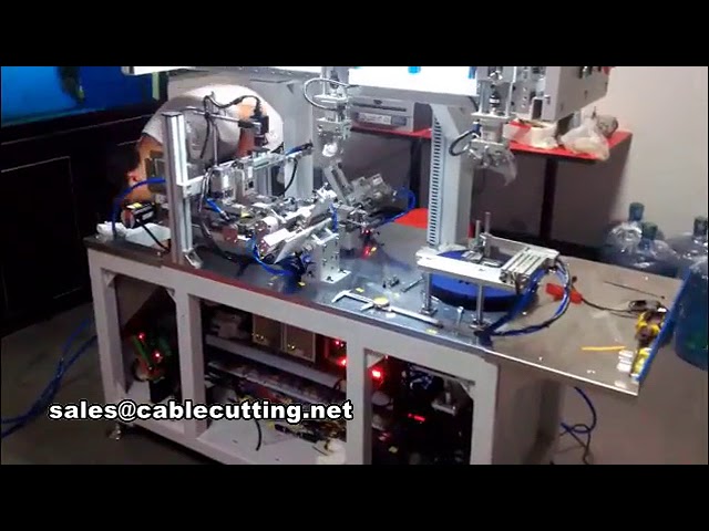 Automatische machine voor plastic coating, draadwikkelen en binden van telefoonoplaadkabels