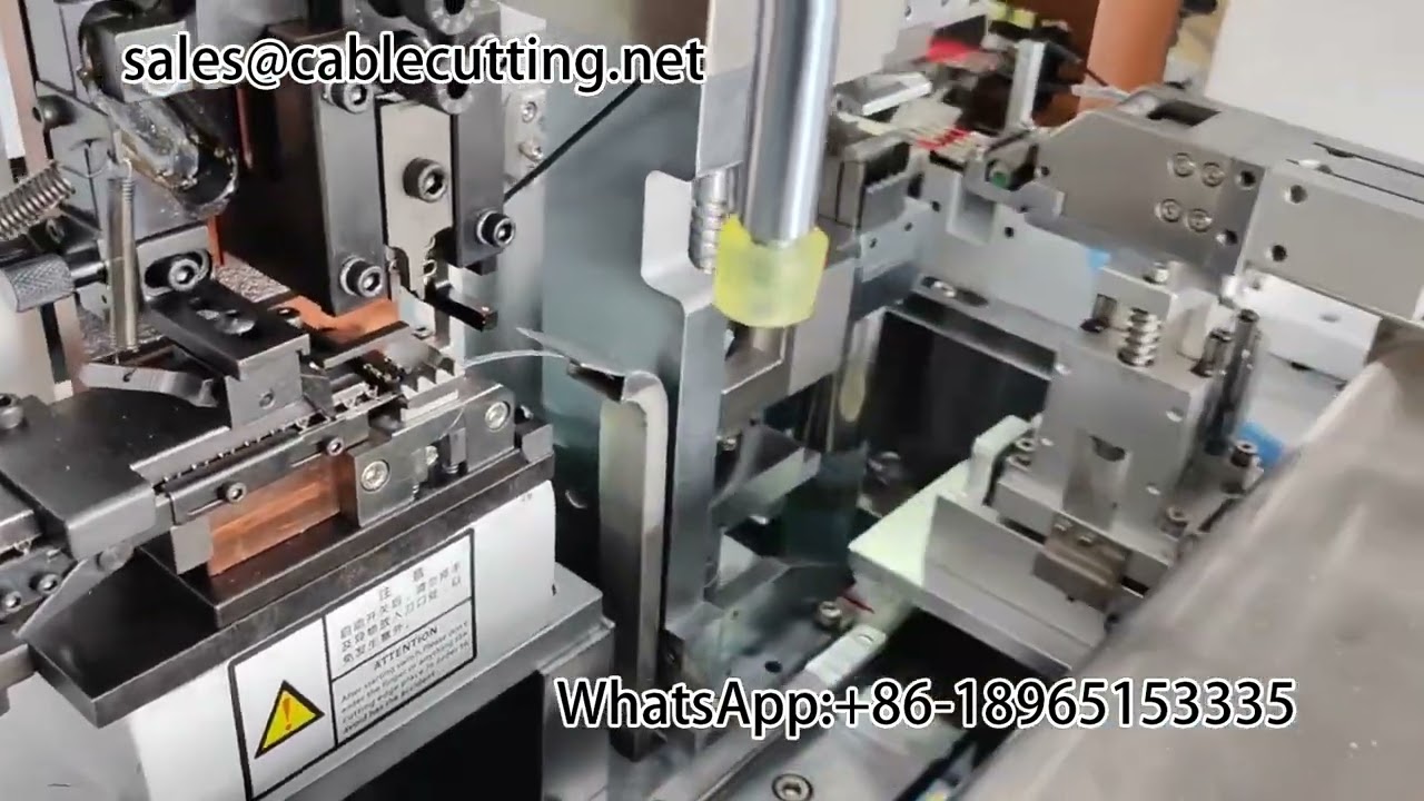 Automatische vijf-draads aansluit- en stripmachine | Draadstriptechniek & terminalautomaten