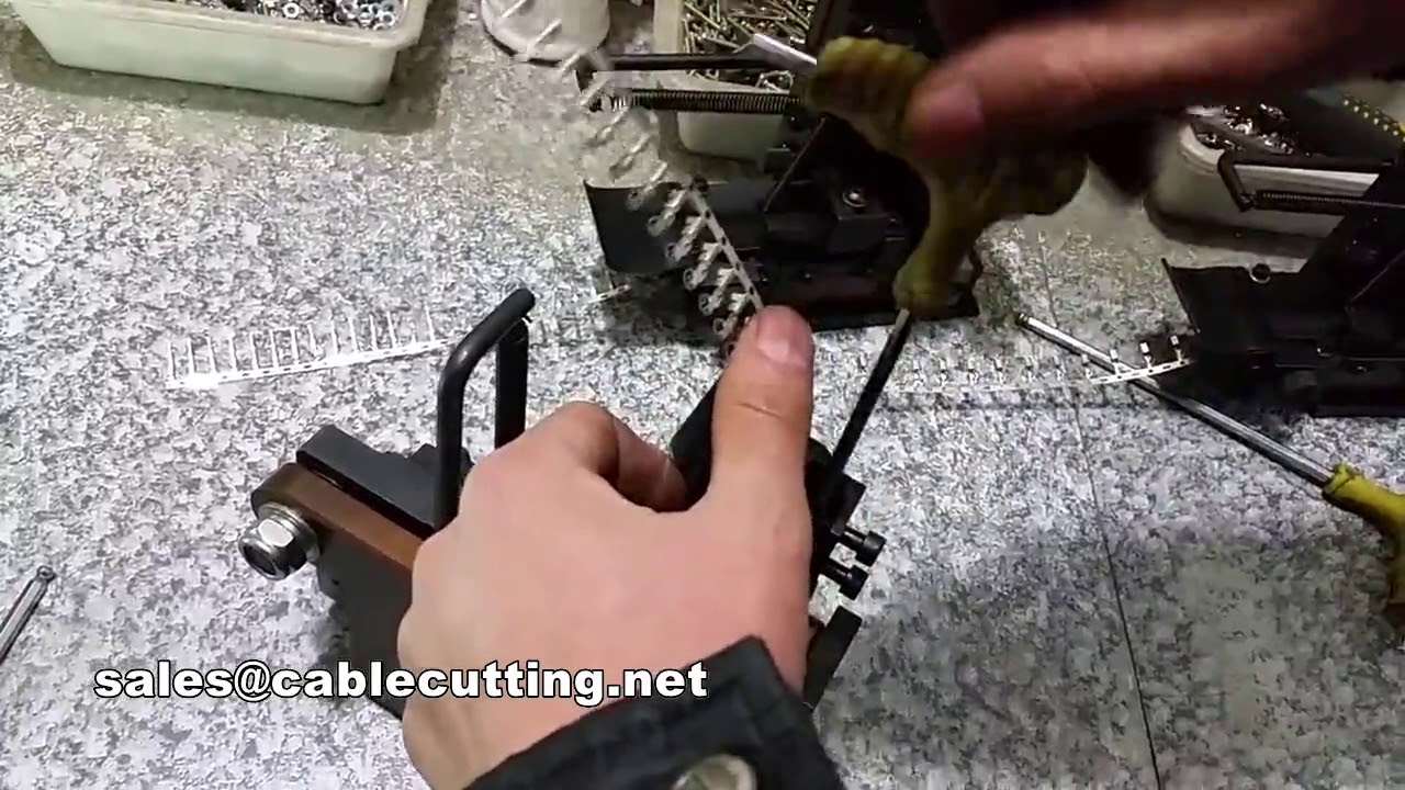Horizontale matrijs klemmenkrimpmachine: applicator afstellen en installeren - stapsgewijze video