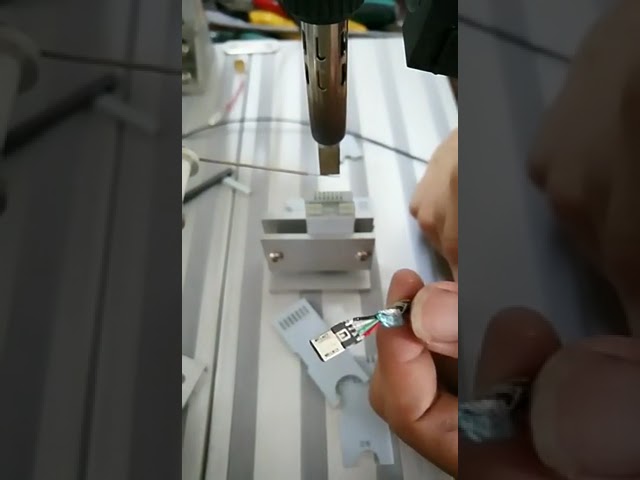 Automatische Type-C Kabellasmachine voor iPhone USB-A – Hoge precisie DIY solderen