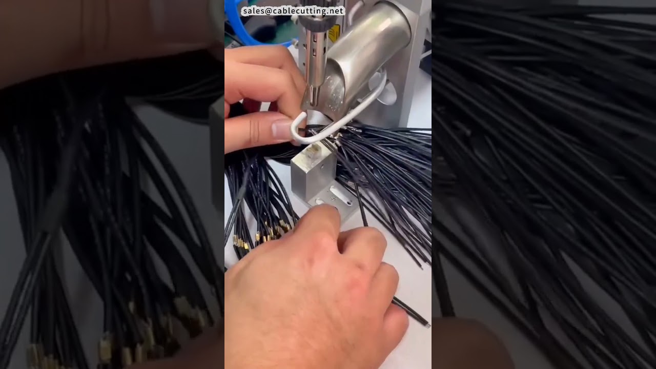 Automatische soldeermachine in actie – Motiverende productieclip