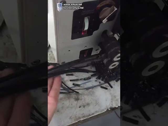 Direct van fabriek: automatische kabeltoevoermachine met dubbele as en continu variabele snelheid