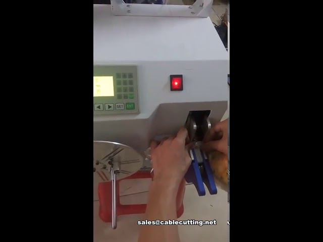 Twist tie machine voor broodzakken - Automatische sluitmachine in actie